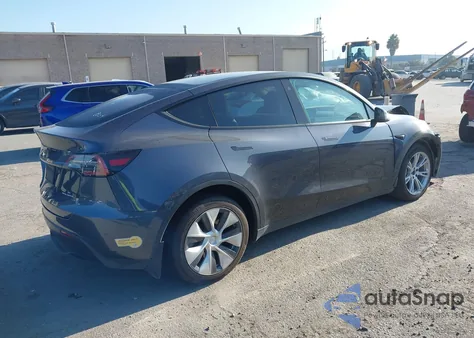 2022 Tesla Model Y Long Range Dual Motor All-Wheel Drive z USA, uszkodzony, nr VIN 7SAYGDEE6NF357642